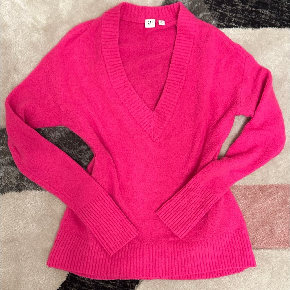 GAP || Cozy V-Neck Wool Pullover Sweater in Sizzling Fuchsia - SZ XS